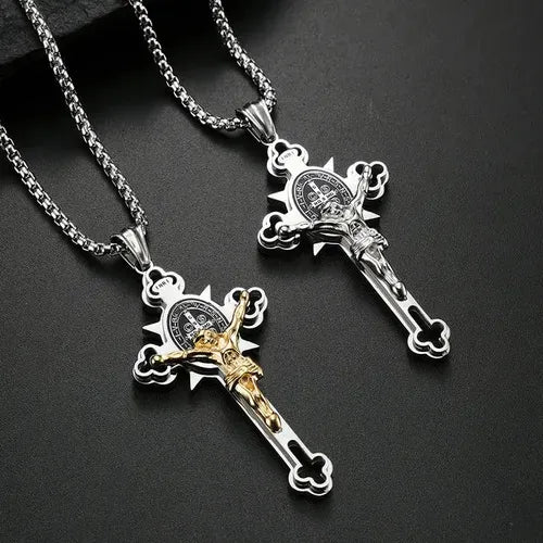 Collier avec pendentif croix de protection Saint-Benoît